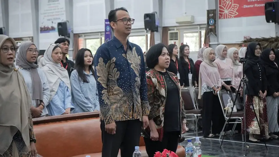 Dekan FIP Unikama, Dr. Cicilia Ika Rahayu Nita, M.Pd. di dampingi oleh salah satu dosen pengampu mata kuliah.