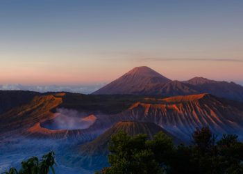 Taman Nasional Bromo Tengger Semeru, salah satu tujuan wisata favorit di Jawa Timur. Foto: Pixabay.com/sapto7
