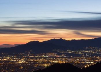 Ilustrasi spot city light dan magic hour. Foto: Freepik