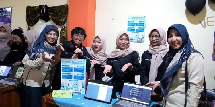 Mahasiswa Prodi Pendidikan Matematika Unikama gelar event Bazar Pendidikan yang menampilkan berbagai inovasi media pembelajaran matematika. /Foto: Dok. Unikama