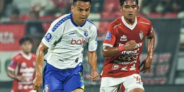 Fakta menarik laga Bali United vs Arema FC yang berakhir dengan skor 1-0 untuk kemenangan tuan rumah di pekan ke-16 BRI Super League 2025/2026, Minggu (4/1/2026). /Foto: Instagram @aremafcofficial.