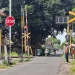 Relawan bertugas di perlintasan sebidang Kereta Api di Kepanjen. Foto: Aisyah Nawangsari Putri