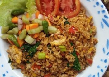 Rekomendasi nasi goreng Jawa di Malang yang menawarkan cita rasa otentik kuliner khas Jawa yang enak dan gurih./Foto: Pinterest/Ima Cho