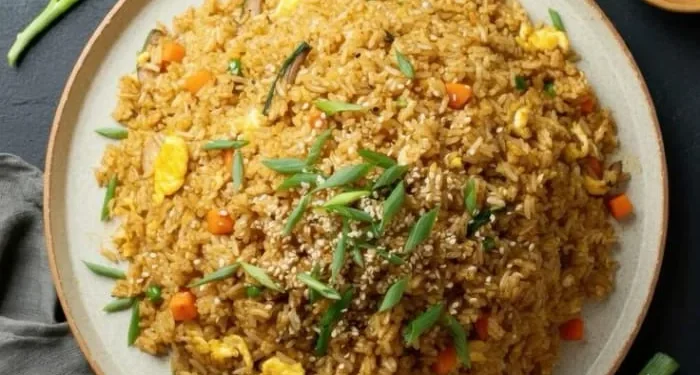 Rekomendasi nasi goreng jumbo di Malang yang terbaik, enak, bikin nagih, porsi bar-bar, dan harganya terjangkau. /Foto: Pinterest/Eorva Meme.