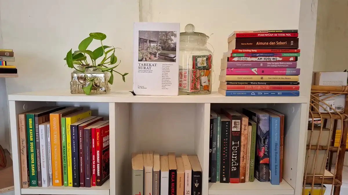 koleksi buku di Omah Wiromargo