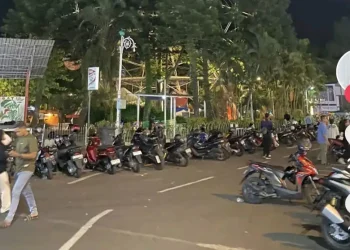 Parkir di Alun-alun Kota Batu