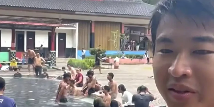 Pemandian air panas cangar
