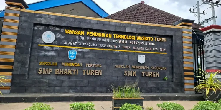 Konflik yayasan