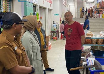 Sidak harga pangan jelang Ramadan oleh Bapanas RI di Pasar Induk Among Tani. Foto: Dok.