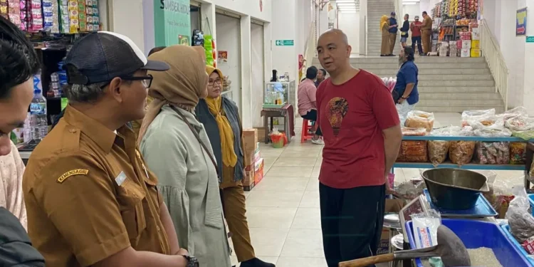 Sidak harga pangan jelang Ramadan oleh Bapanas RI di Pasar Induk Among Tani. Foto: Dok.
