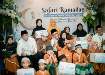Penerima manfaat bantuan sosial dari PT Jamkrindo di Kota Malang. Foto: PT Jamkrindo