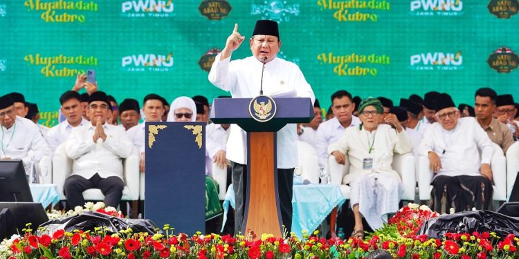 Presiden RI Prabowo Subianto saat memberikan pidato dalam Mujahadah Kubro 1 Abad NU di Malang. Foto: Azmy