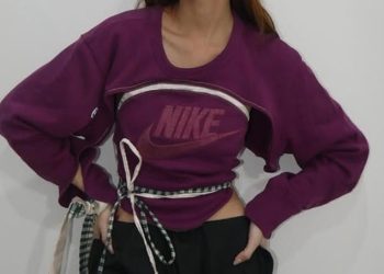 Rework crewneck oleh Oubrey, contoh baju lama yang dikreasi ulang. (Foto: Instagram.com @oubreyaulia)