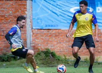 Duel seru Arema FC vs Semen Padang tersaji di pekan ke-21 BRI Super League 2025/2026 hari Minggu (15/2/2026). /Foto: Instagram @aremafcofficial.