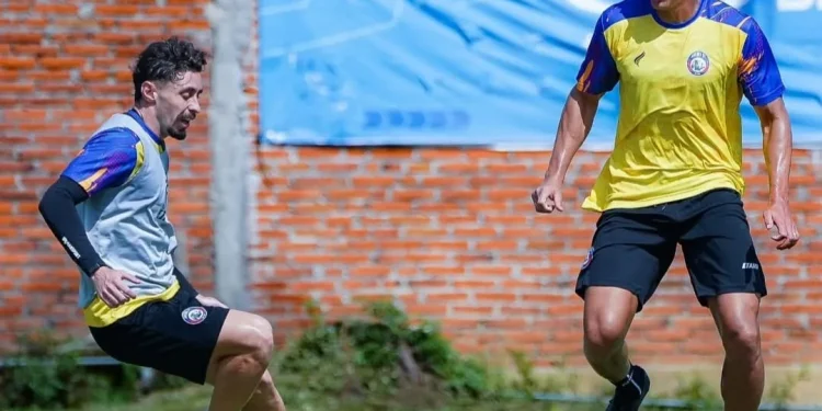 Duel seru Arema FC vs Semen Padang tersaji di pekan ke-21 BRI Super League 2025/2026 hari Minggu (15/2/2026). /Foto: Instagram @aremafcofficial.