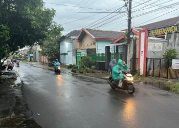 Informasi prakiraan cuaca Malang, terutama di Kota Malang pada hari Jumat, 13 Februari 2026 yang berpotensi hujan ringan sepanjang hari. /Foto: Tugumalang.id/Bagus Rachmad Saputra