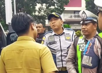 Petugas Satlantas Polres Batu saat menjaring para pelanggar di Ops Keselamatan Semeru 2026. Foto: Polres Batu