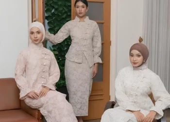 Model baju raya Cheongsam blouse karya saneysa.id (Foto: Instagram @saneysa.id)