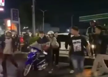 Video warga Kota Malang bubarkan balap liar. Foto: tangkapan layar