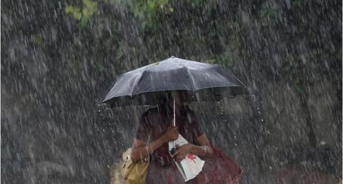 Prakiraan cuaca Malang, khususnya di Kota Malang pada hari Sabtu, 21 Februari 2026 yang diperkirakan dalam kondisi hujan ringan. /Foto: Pinterest