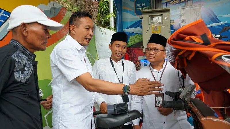 Wali Kota Malang, Wahyu Hidayat, di acara konvoi becak listrik. Foto/dok PLN UP3 Malang