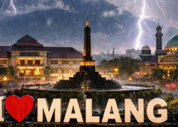 Prakiraan cuaca Malang, khususnya di wilayah Kota Malang dan sekitarnya pada Sabtu 14 Februari 2026, berpotensi terjadi hujan petir. (Foto/ilustrasi dibuat dengan AI)