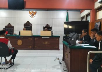 Terdakwa kasus pencabulan santri di ponpes Kota Batu saat menjalani sidang tuntutan. Foto: Kejari Kota Batu