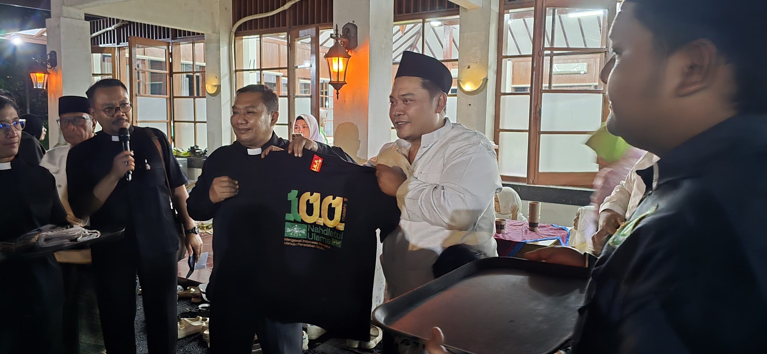 Sisi Lain 1 Abad NU, 1300 anggota PCNU Surabaya yg di jamu oleh keluarga besar GKJW Malang. /Foto: Dok.Pribadi for Tugumalang.id