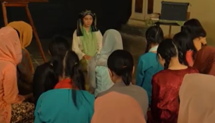Cuplikan film Soenting Melajoe, biogragi Roehana Koeddoes yang tayang di TVRI Sumatera Barat. /Foto: Tangkapan layar YouTube TVRI Sumatera Barat.