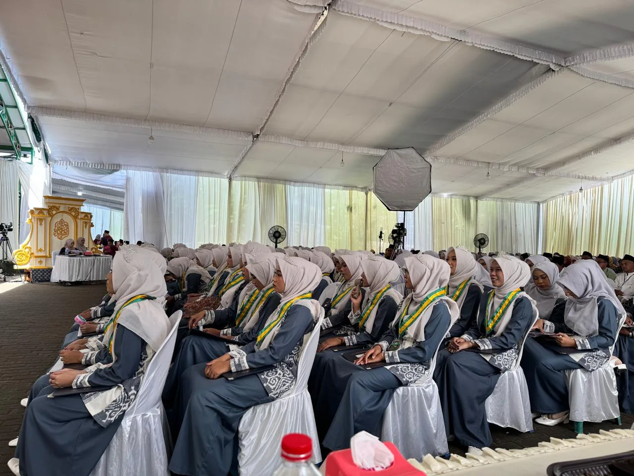 Wisudawati di PP Hamalatul Qur’an Jombang. Foto/dok UIN Malang