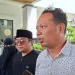 Gus Idris (tengah) didampingi kuasa hukumnya, Guntur Putra Abdi Wijaya (kanan). Foto: Aisyah Nawangsari Putri