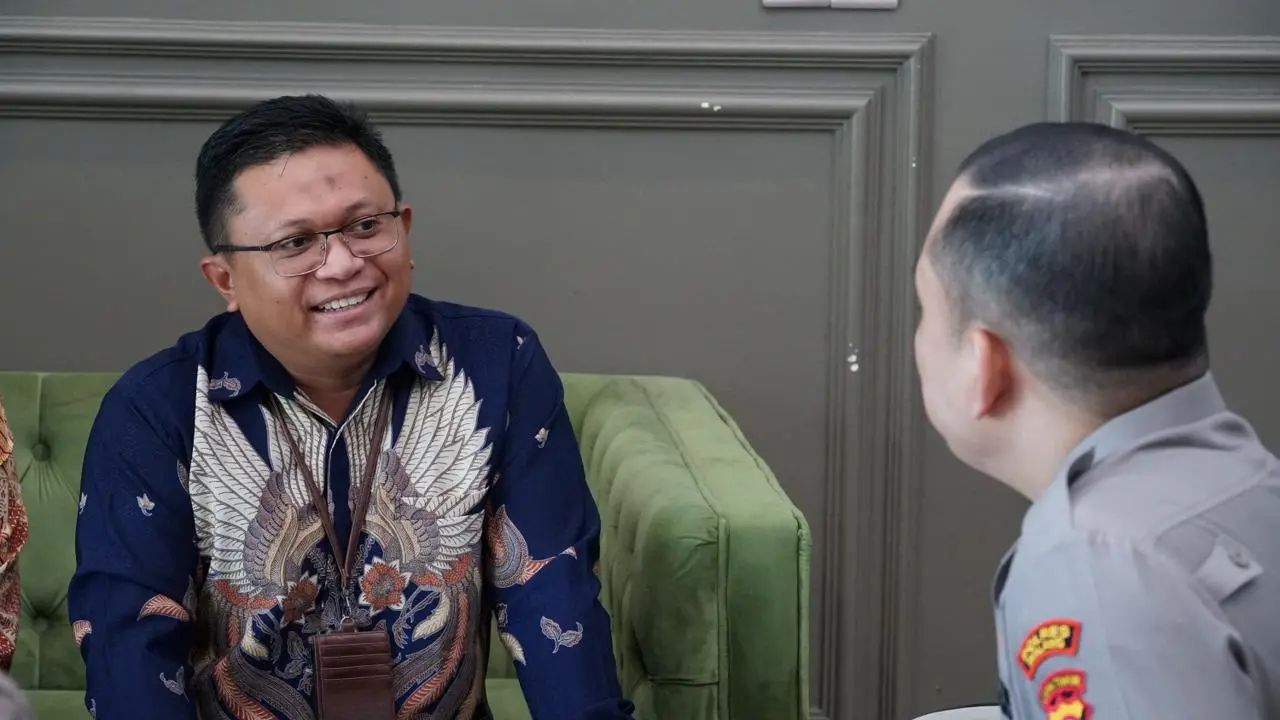 Manager PLN UP3 Malang, Agung Wibowo, saat bersama Kapolres Malang AKBP Muhammad Taat Resdi. Foto/dok. PLN