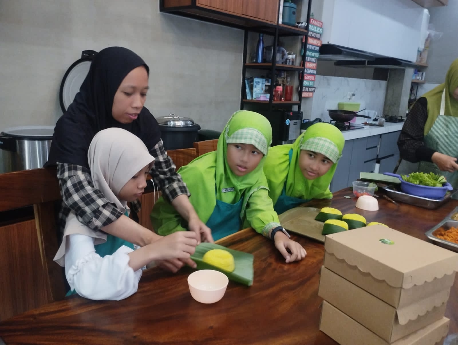 Siswa belajar profesi dunia kuliner. (Foto/dok.)