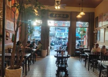 Rekomendasi spot sarapan pagi di Kayutangan, Malang yang nikmat dan wajib dicoba. /Foto: Google Review Kho Kopitiam/Bro Yonathan Channel.