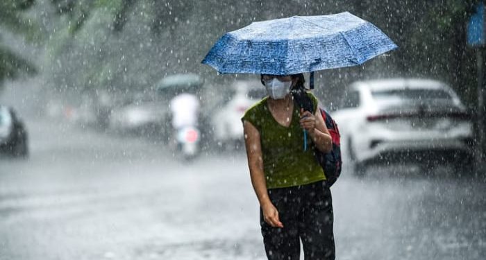 Informasi prakiraan cuaca Malang, khususnya di Kota Malang untuk hari Senin, 23 Februari 2026 yang diperkirakan dominan hujan. /Foto: Pinterest/Azalea