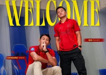 Rekrutan anyar Arema FC, Ilham Rio Fahmi dan Hansamu Yama Pranata resmi diperkenalkan kepada publik di putaran kedua BRI Super League 2025/2026. /Foto: Instagram @aremafcofficial.