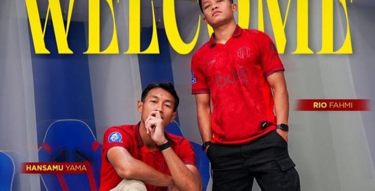 Rekrutan anyar Arema FC, Ilham Rio Fahmi dan Hansamu Yama Pranata resmi diperkenalkan kepada publik di putaran kedua BRI Super League 2025/2026. /Foto: Instagram @aremafcofficial.
