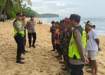 Petugas dikerahkan untuk mencari korban. Foto: Satpolairud Polres Malang