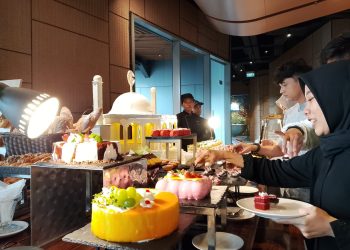 Cluster General Manager Grand Mercure Malang Mirama, Sugito Adhi membeberkan konsep menyambut Ramadan 2026. (Foto/M Sholeh)