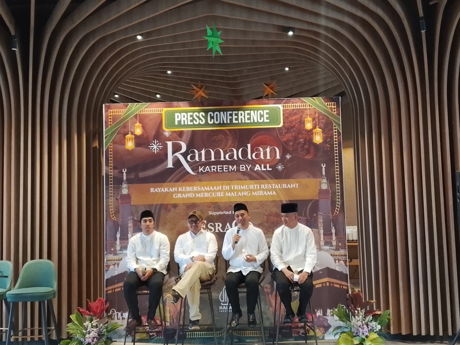 Cluster General Manager Grand Mercure Malang Mirama, Sugito Adhi membeberkan konsep menyambut Ramadan 2026. (Foto/M Sholeh)