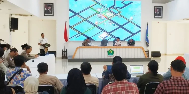 Rakor Forum Lalu Lintas dan Angkutan Jalan (FLLAJ) dalam pembahasan rencana penempatan PKL di Alun Alun Merdeka Malang. (Foto/M Sholeh)