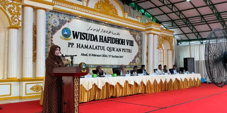 Rektor UIN Malang, Prof. Dr. Hj. Ilfi Nur Diana, M.Si, saat memberikan orasi ilmiah. Foto/dok UIN Malang