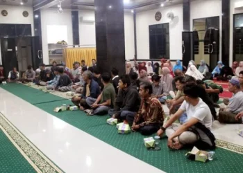 Daftar masjid kampus Malang yang menyediakan takjil gratis selama bulan suci Ramadan. /Foto: Pinterest/Maina Suryani.