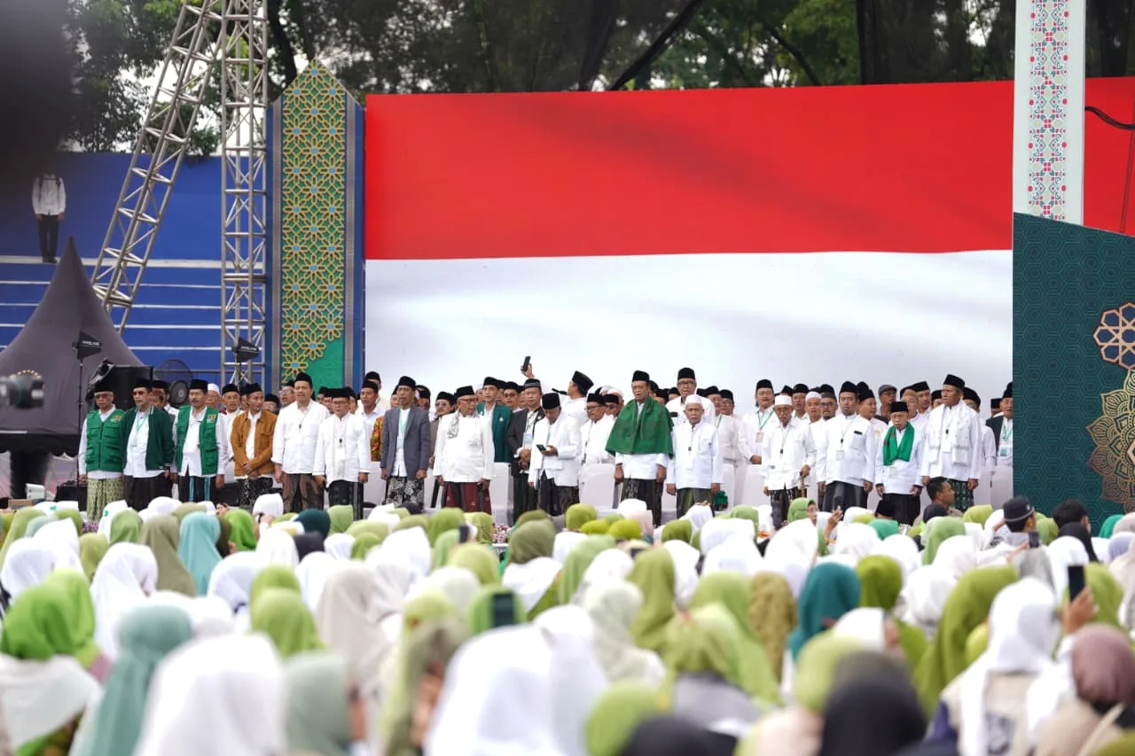 Presiden RI Prabowo RI tersanjung dengan wajah toleransi antar umat beragama di Indonesia di Mujahadah Kubro 1 Abad NU. Foto: Prokopim KWB