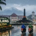 Prakiraan cuaca Malang, terutama di Kota Malang pada Rabu, 11 Februari 2026 diperkirakan berpotensi terjadi hujan ringan. /Foto: Tugumalang.id/Bagus Rachmad Saputra. (Foto/ilustrasi dibuat dengan AI)