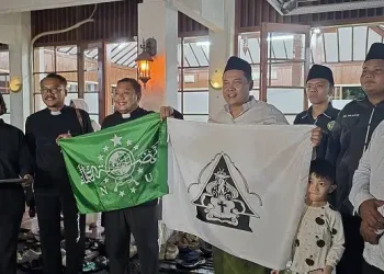 PCNU Kota Surabaya haturkan terima kasih dan apresiasi atas sambutan hangat keluarga besar GKJW Malang dalam acara puncak Harlah NU ke-100. /Foto: Dok.Pribadi for Tugumalang.id.