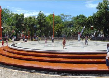 Tugumalang.id - Alun-Alun Merdeka, salah satu spot ngabuburit Kota Malang yang selalu ramai pengunjung di bulan Ramadan. /Foto: Tugumalang.id/Bagus Rachmad Saputra