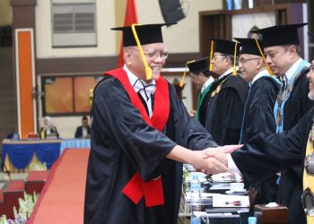 Prof. Dr. Prija Jatmika, salah satu profesor dan saksi ahli langganan KPK yang dikukuhkan UB Malang di awal tahun 2026. Foto: Dok.