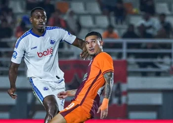 Laga Borneo FC vs Arema FC berakhir dengan kemenangan tuan rumah 3-1, tekanan dan efektivitas menjadi pembeda di laga tersebut. /Foto: Instagram @aremafcofficial.