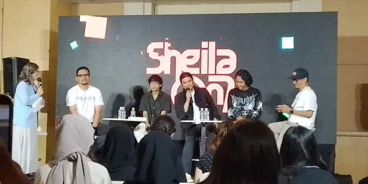 Bassist Sheila on 7, Adam Subarkah dalam konferensi pers jelang gelaran konser di Malang. (Foto/M Sholeh)